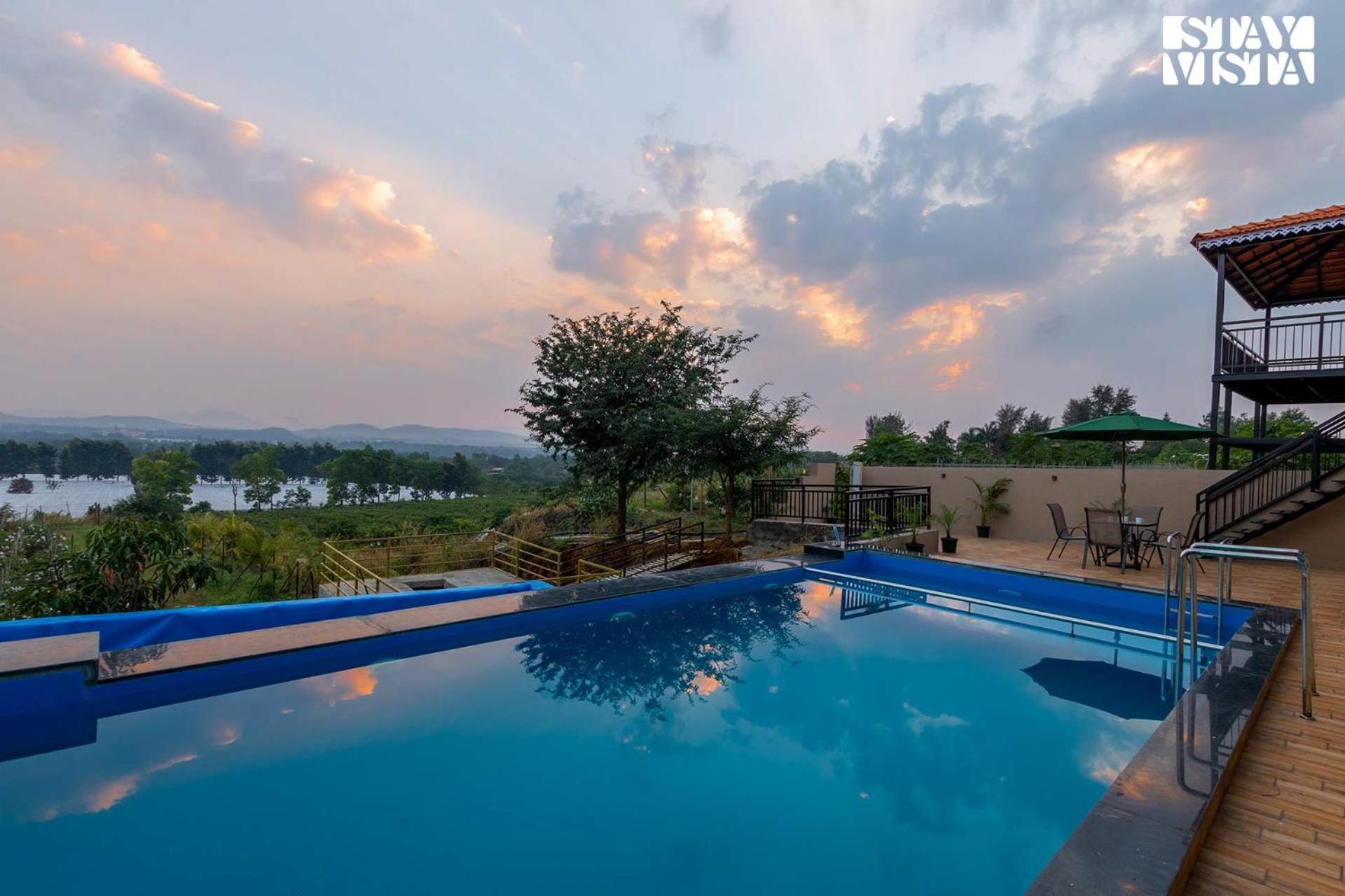 Stayvista'S Harvest Haven - Pool-View Villa With Deck & Machan Near Sula Nášik Exteriér fotografie